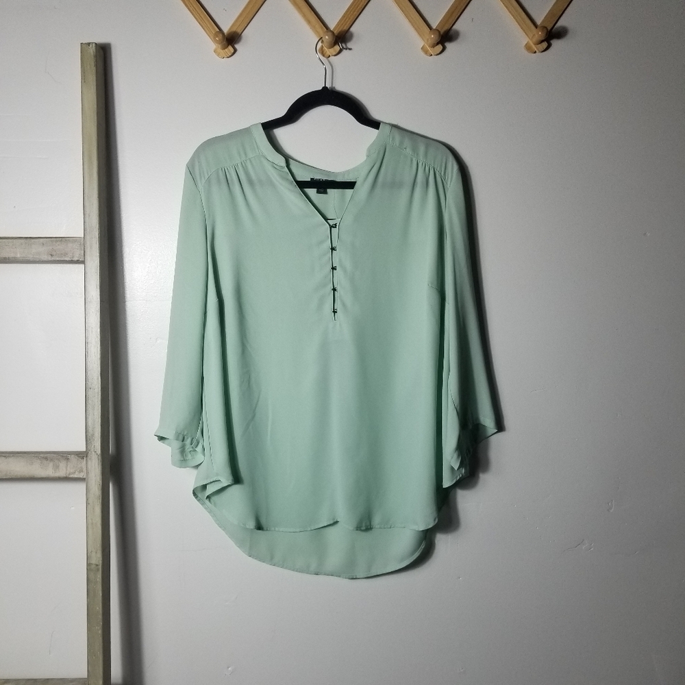 NWT TORRID WOMEN'S MINT GREEN BLOUSE SIZE 00 M/L (PLEASE READ FULL DESCRIPTION)